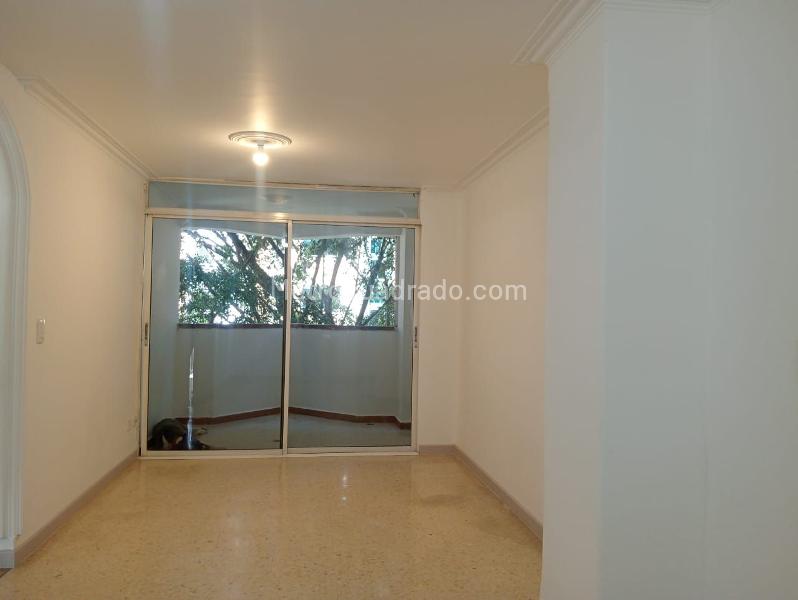 Apartamento Exterior de 2 Alcobas en Laureles Cerca a Servicios - 2