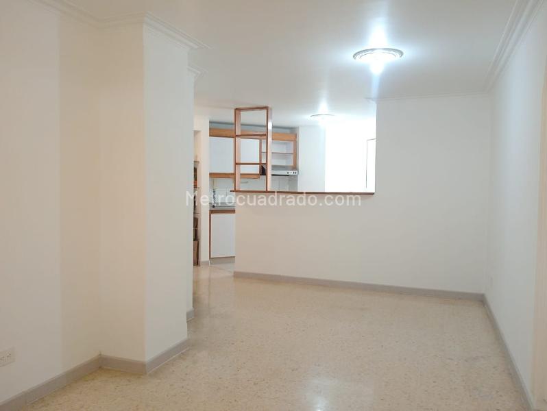 Apartamento Exterior de 2 Alcobas en Laureles Cerca a Servicios - 3