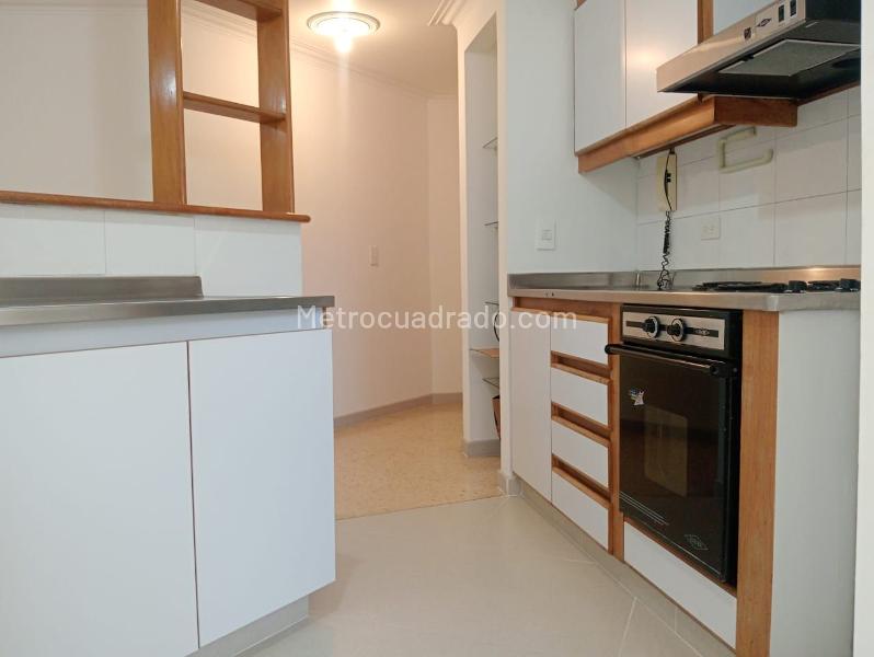 Apartamento Exterior de 2 Alcobas en Laureles Cerca a Servicios - 5