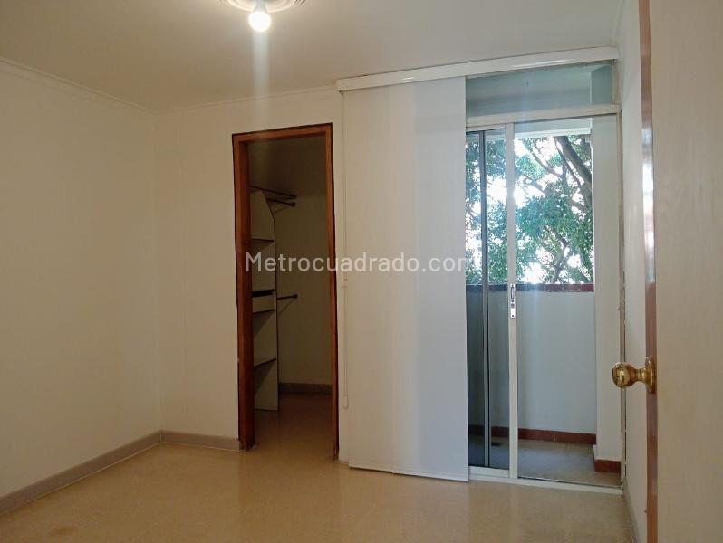 Apartamento Exterior de 2 Alcobas en Laureles Cerca a Servicios - 9