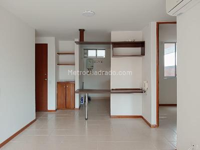 Apartamento en arriendo en Laureles, Medellín · foto 2 de 14