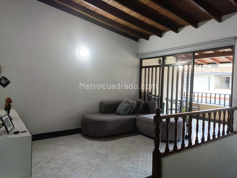 Spacious 4BR House in Guayabal - 2