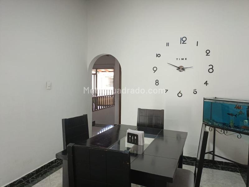 Spacious 4BR House in Guayabal - 6
