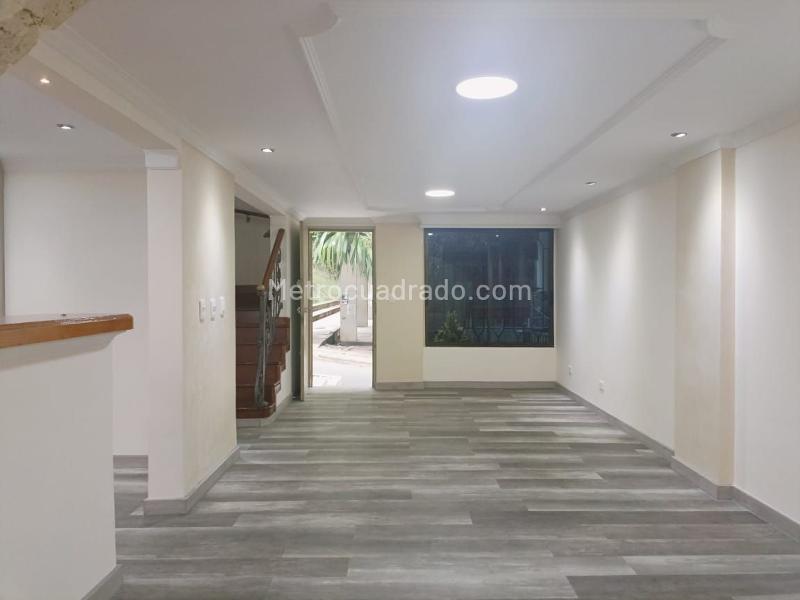 Spacious 4BR House with Garage in Belen