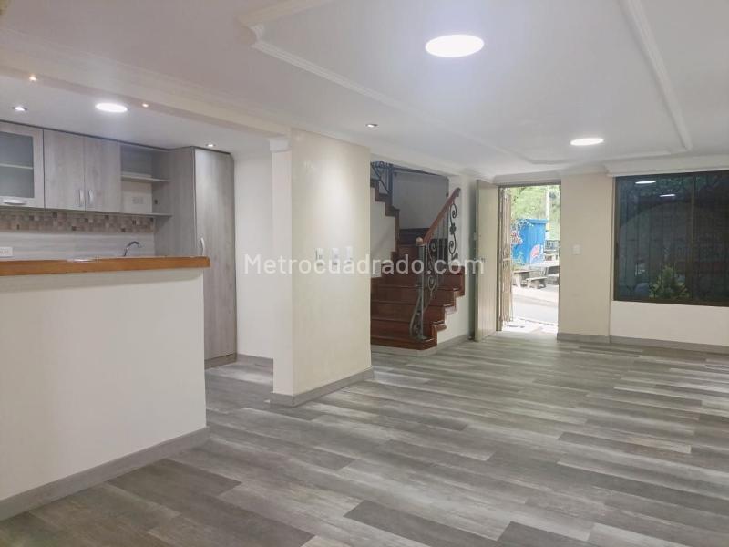 Spacious 4BR House with Garage in Belen - 2