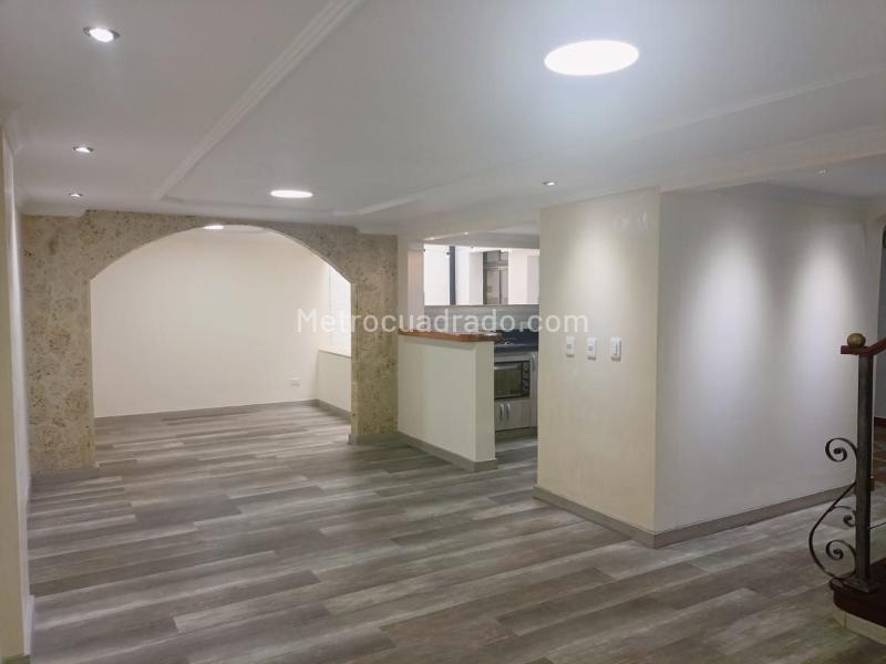 Spacious 4BR House with Garage in Belen - 4