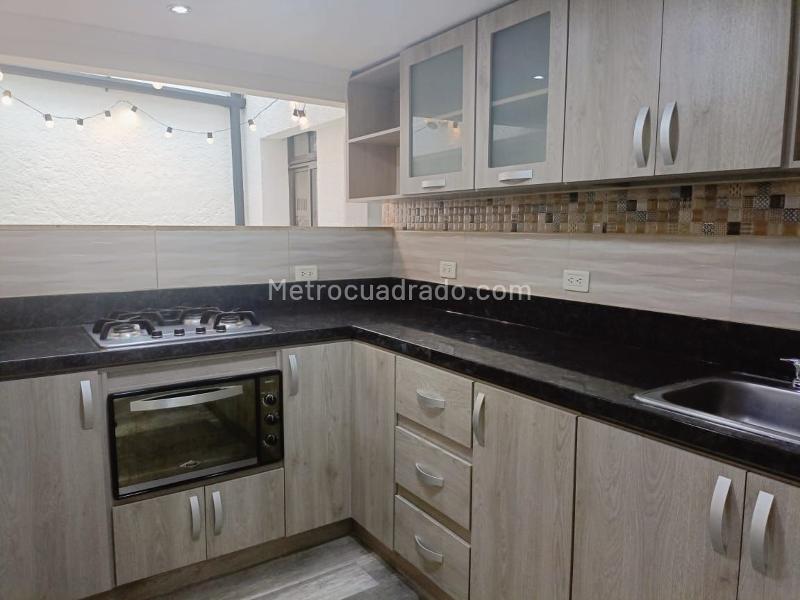 Spacious 4BR House with Garage in Belen - 6