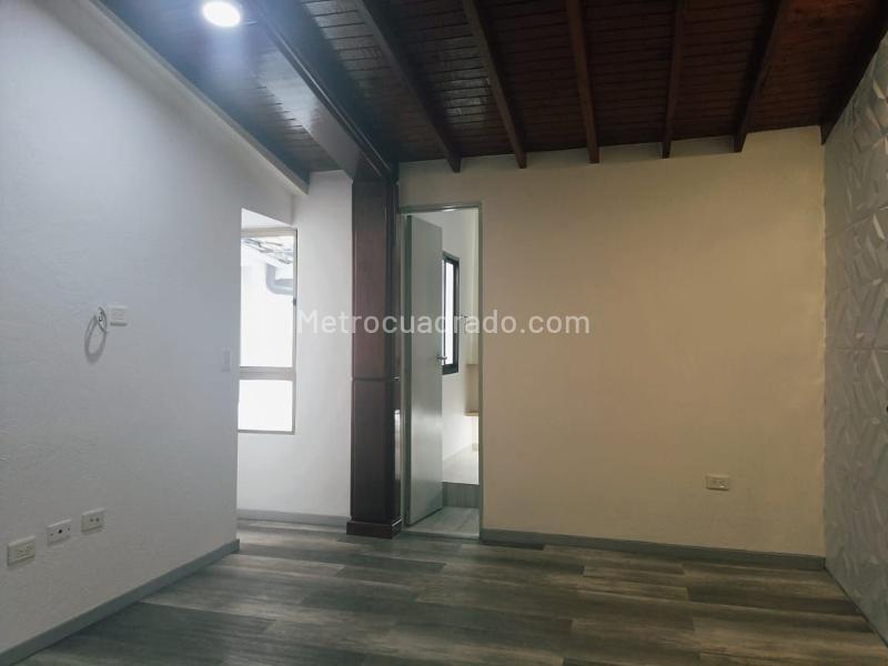 Spacious 4BR House with Garage in Belen - 7