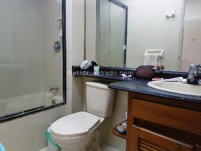 Apartamento de 3 alcobas en venta en Laureles, Medellín, 108 m² · foto 12 de 14