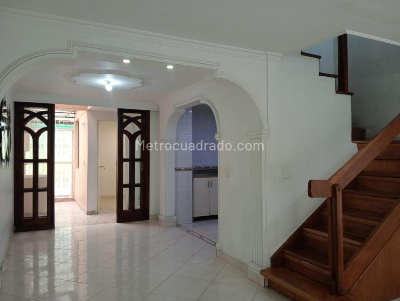 Casa de 3 Alcobas con Servicios Modernos en La América - 3