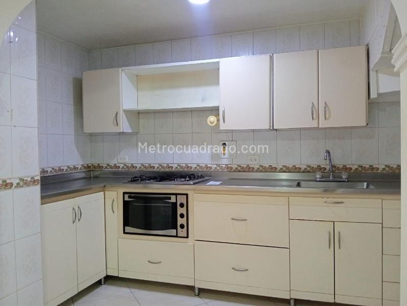 Casa de 3 Alcobas con Servicios Modernos en La América - 6