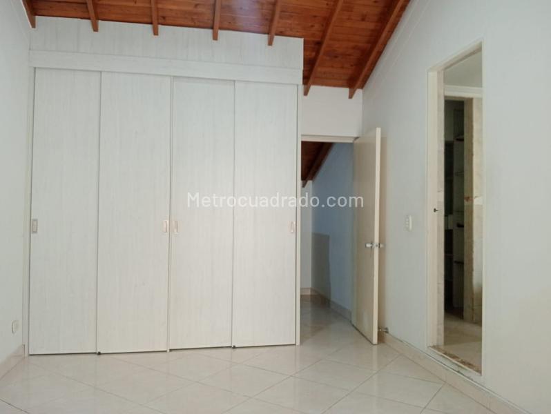 Casa de 3 Alcobas con Servicios Modernos en La América - 9