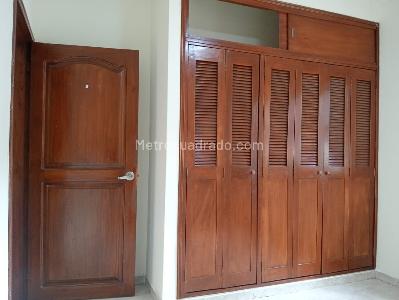 Casa de 5 alcobas en arriendo en Laureles, Medellín, 335 m² · foto 10 de 19