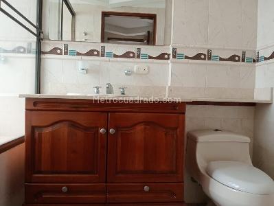 Casa de 5 alcobas en arriendo en Laureles, Medellín, 335 m² · foto 15 de 19