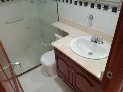 Casa de 5 alcobas en arriendo en Laureles, Medellín, 335 m² · foto 16 de 19