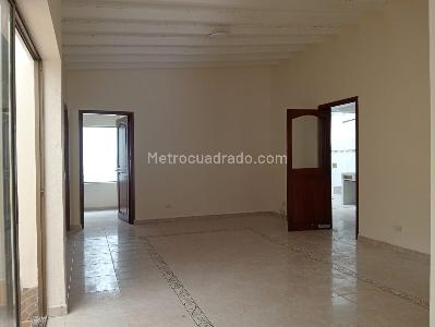Casa de 5 alcobas en arriendo en Laureles, Medellín, 335 m² · foto 2 de 19