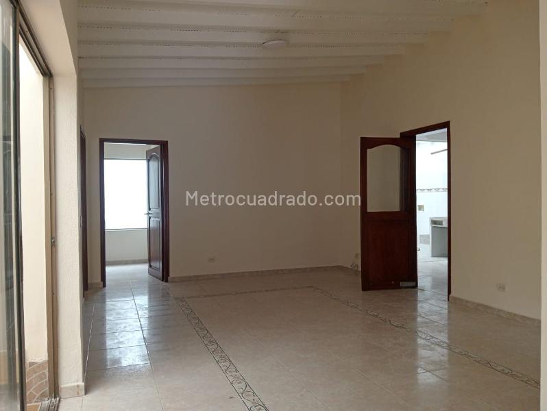 5BR Family House Near Universities in Laureles - 2