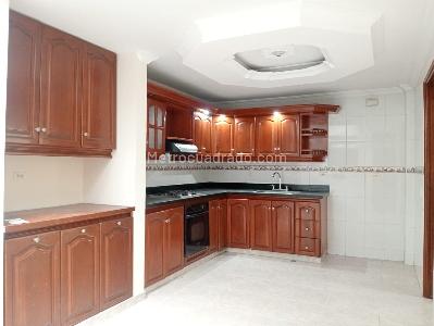 Casa de 5 alcobas en arriendo en Laureles, Medellín, 335 m² · foto 4 de 19