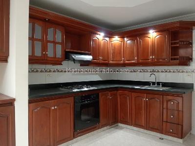 Casa de 5 alcobas en arriendo en Laureles, Medellín, 335 m² · foto 5 de 19