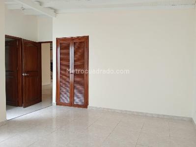 Casa de 5 alcobas en arriendo en Laureles, Medellín, 335 m² · foto 6 de 19