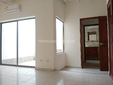 Casa de 5 alcobas en arriendo en Laureles, Medellín, 335 m² · foto 9 de 19