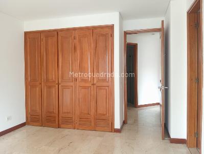 Apartamento de 3 alcobas en venta en Laureles, Medellín, 160 m² · foto 10 de 19