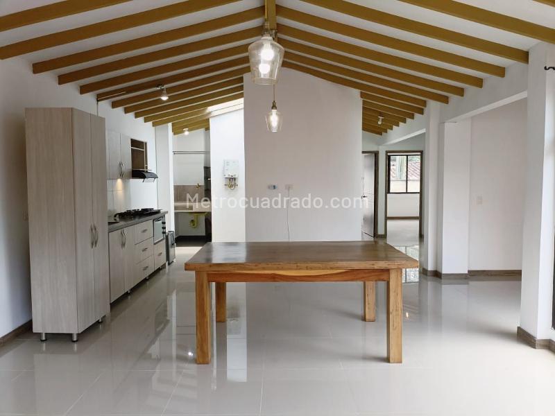 2BR Exterior Apartment for Rent in Belún on Main Road