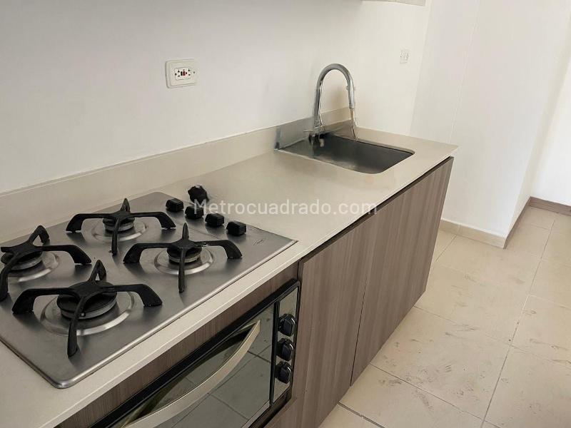 Apartamento de 3 Alcobas en La America con Balcón y Parqueadero Cubierto - 8