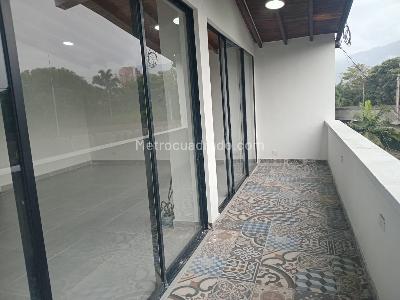 Apartamento de 4 alcobas en venta en Laureles, Medellín, 212 m² · foto 18 de 18