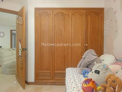 Apartamento de 3 alcobas en venta en Laureles, Medellín, 145 m² · foto 15 de 18