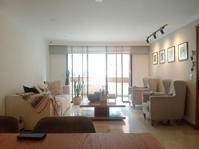 Apartamento de 3 alcobas en venta en Laureles, Medellín, 145 m² · foto 2 de 18