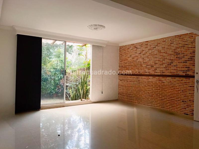 Spacious 3BR House with Pool in Belen - 2