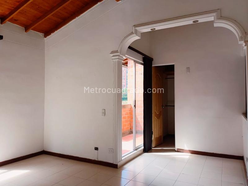 Spacious 3BR House with Pool in Belen - 6