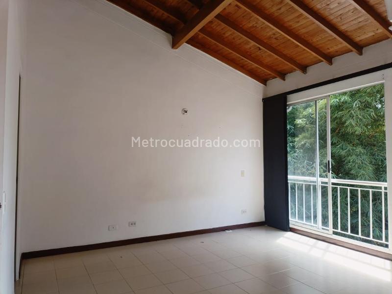 Spacious 3BR House with Pool in Belen - 7