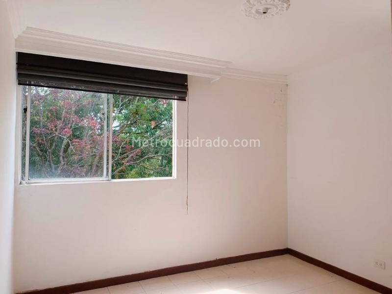 Spacious 3BR House with Pool in Belen - 9