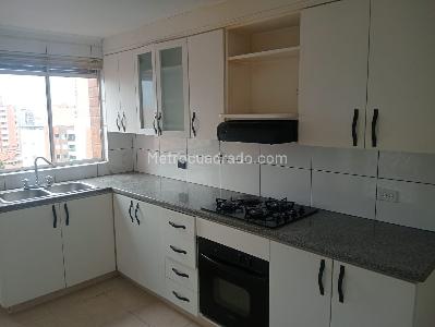 Apartamento de 3 alcobas en arriendo en Laureles, Medellín, 182 m² · foto 4 de 18