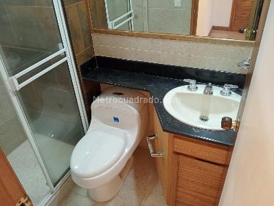 Apartamento de 3 alcobas en arriendo en Laureles, Medellín, 200 m² · foto 16 de 17