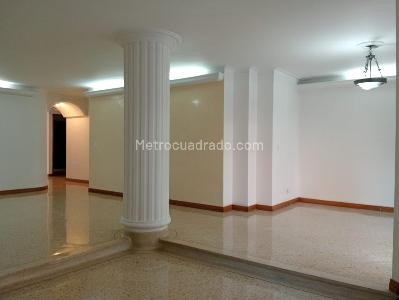 Apartamento de 3 alcobas en arriendo en Laureles, Medellín, 200 m² · foto 2 de 17