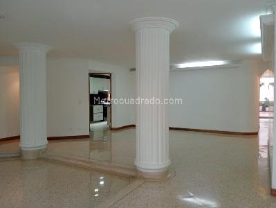 Apartamento de 3 alcobas en arriendo en Laureles, Medellín, 200 m² · foto 3 de 17