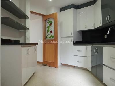 Apartamento de 3 alcobas en arriendo en Laureles, Medellín, 200 m² · foto 8 de 17