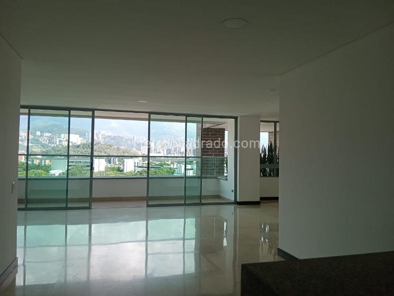 Spacious 3BR Apartment with Modern Amenities in Laureles