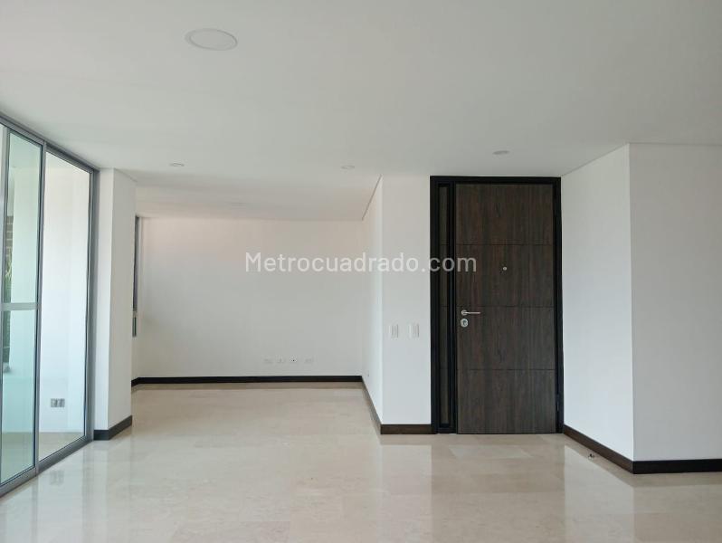Spacious 3BR Apartment with Modern Amenities in Laureles - 3