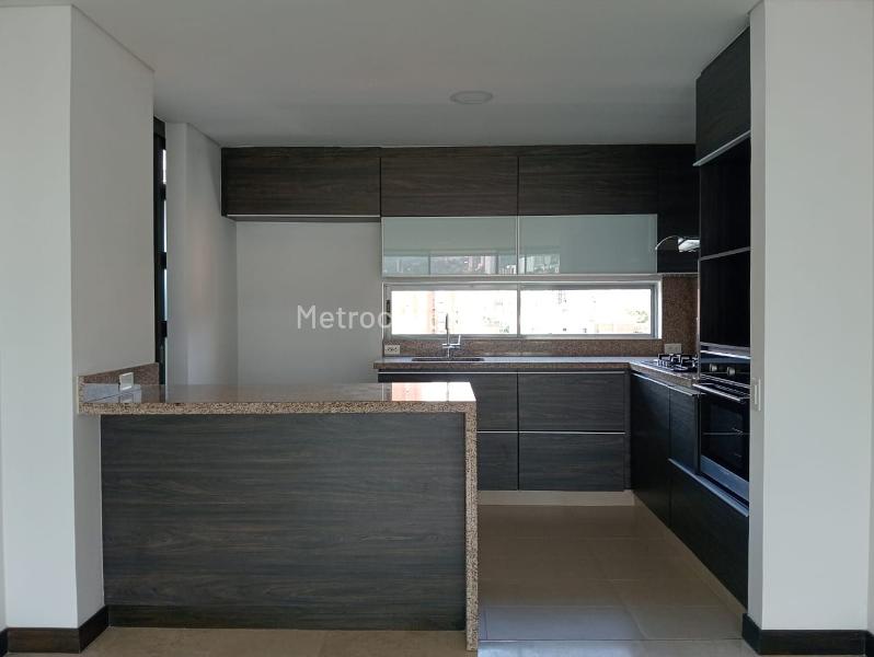 Spacious 3BR Apartment with Modern Amenities in Laureles - 5