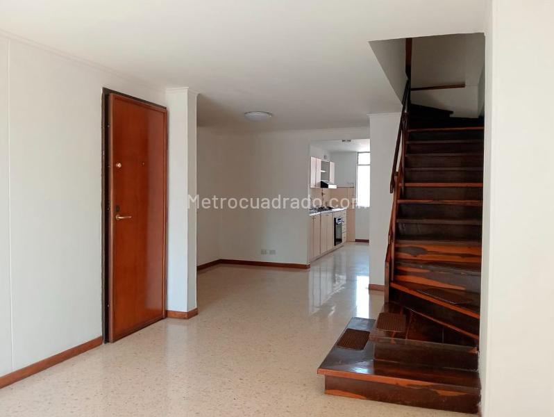 Apartamento en Laureles de 2 Alcobas con 3 Baños y 2 Niveles - 2