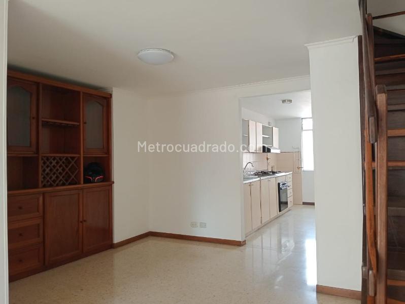Apartamento en Laureles de 2 Alcobas con 3 Baños y 2 Niveles - 3