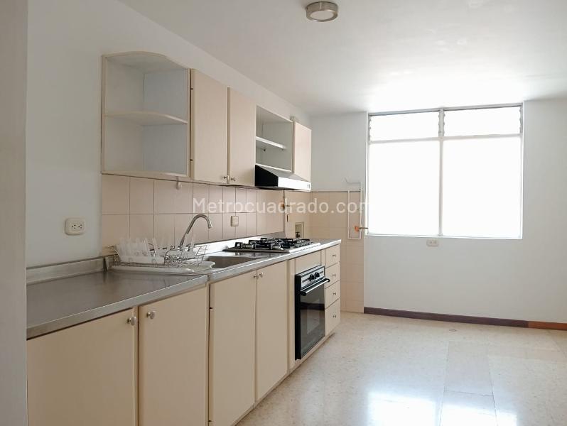 Apartamento en Laureles de 2 Alcobas con 3 Baños y 2 Niveles - 4