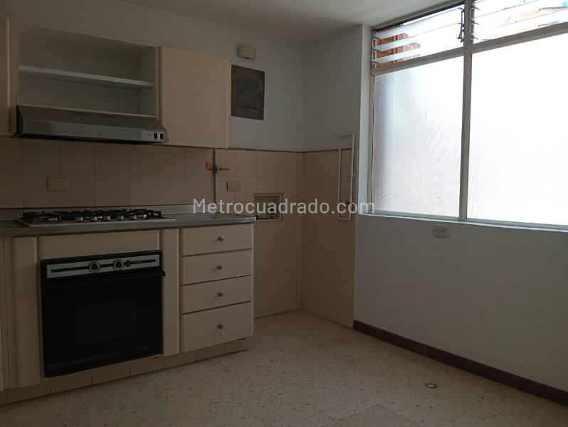 Apartamento en Laureles de 2 Alcobas con 3 Baños y 2 Niveles - 6