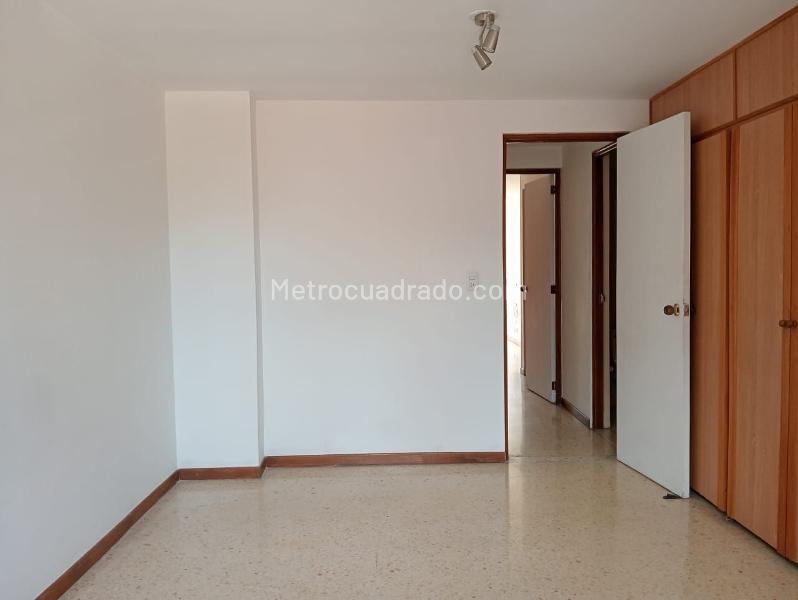Apartamento en Laureles de 2 Alcobas con 3 Baños y 2 Niveles - 9