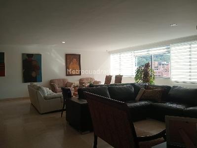 Apartamento de 3 alcobas en venta en Laureles, Medellín, 157 m² · foto 4 de 17