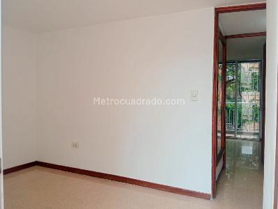 Apartamento de 3 alcobas en venta en Laureles, Medellín, 76 m² · foto 13 de 15